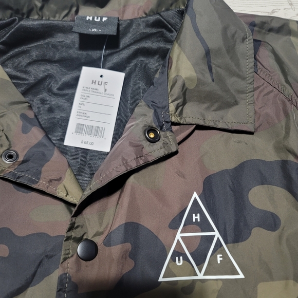 HUF Worldwide Triple Triangle Coach Jacket in Camo - Picture 3 of 9